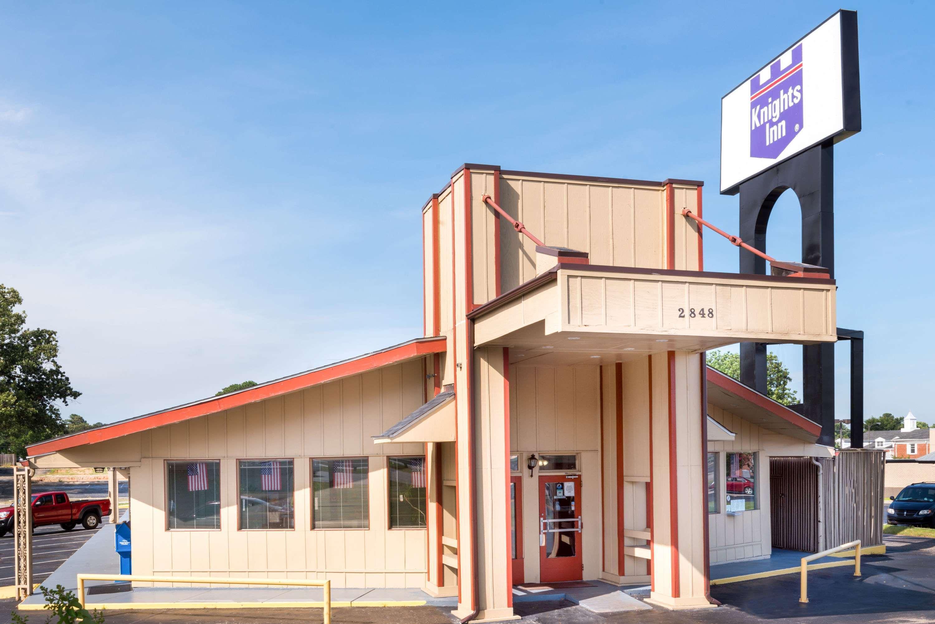 费耶特维尔布拉格堡骑士旅馆酒店 外观 照片